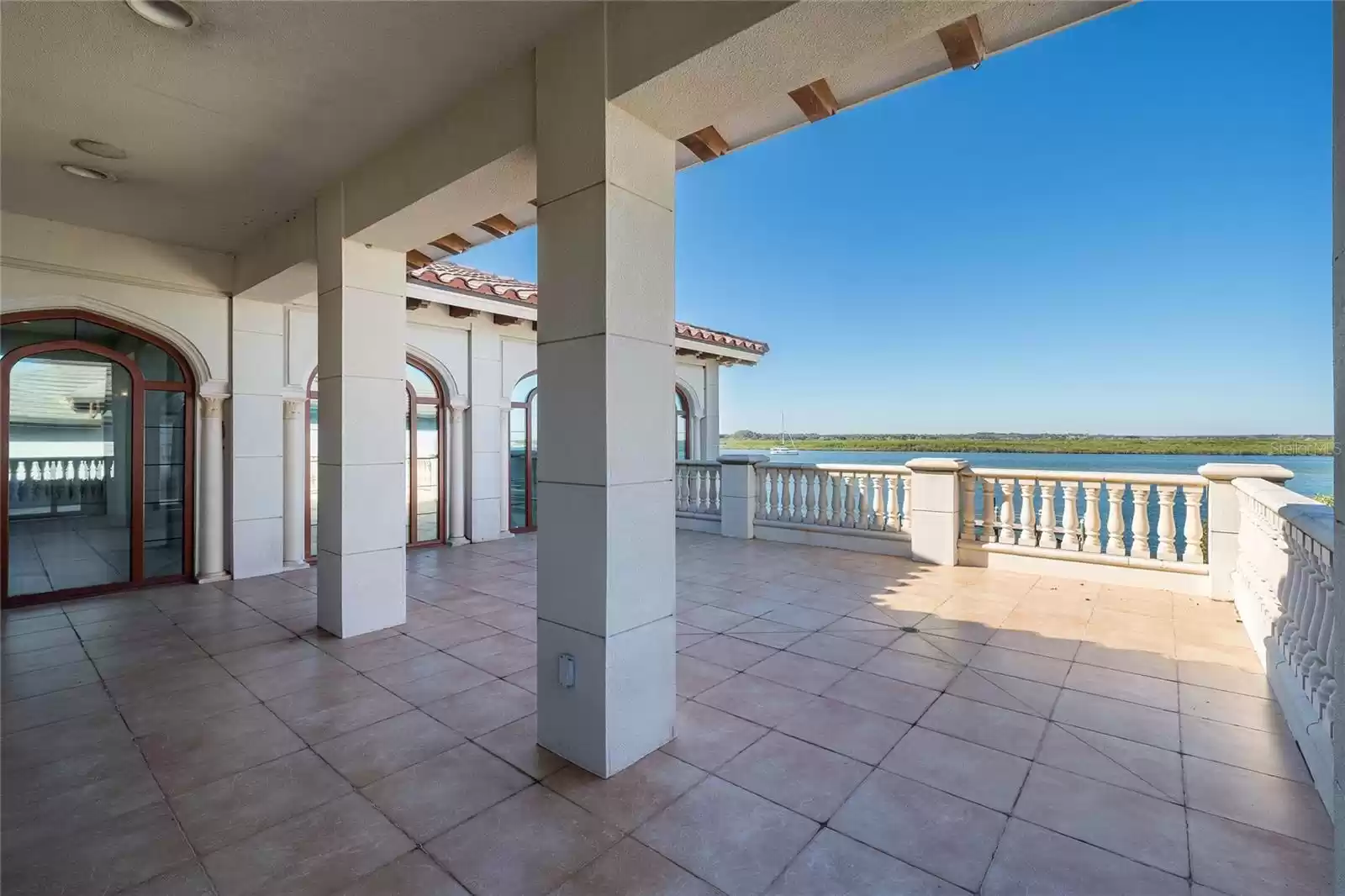 Master Suite Spacious Private Veranda with Spectacular Water View