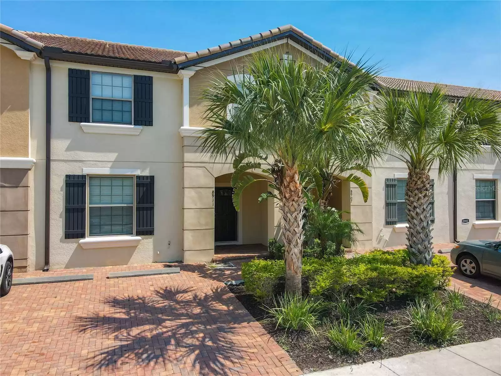 8911 GENEVE COURT, KISSIMMEE, Florida 34747, 5 Bedrooms Bedrooms, ,4 BathroomsBathrooms,Residential,For Sale,GENEVE,MFRO6104293