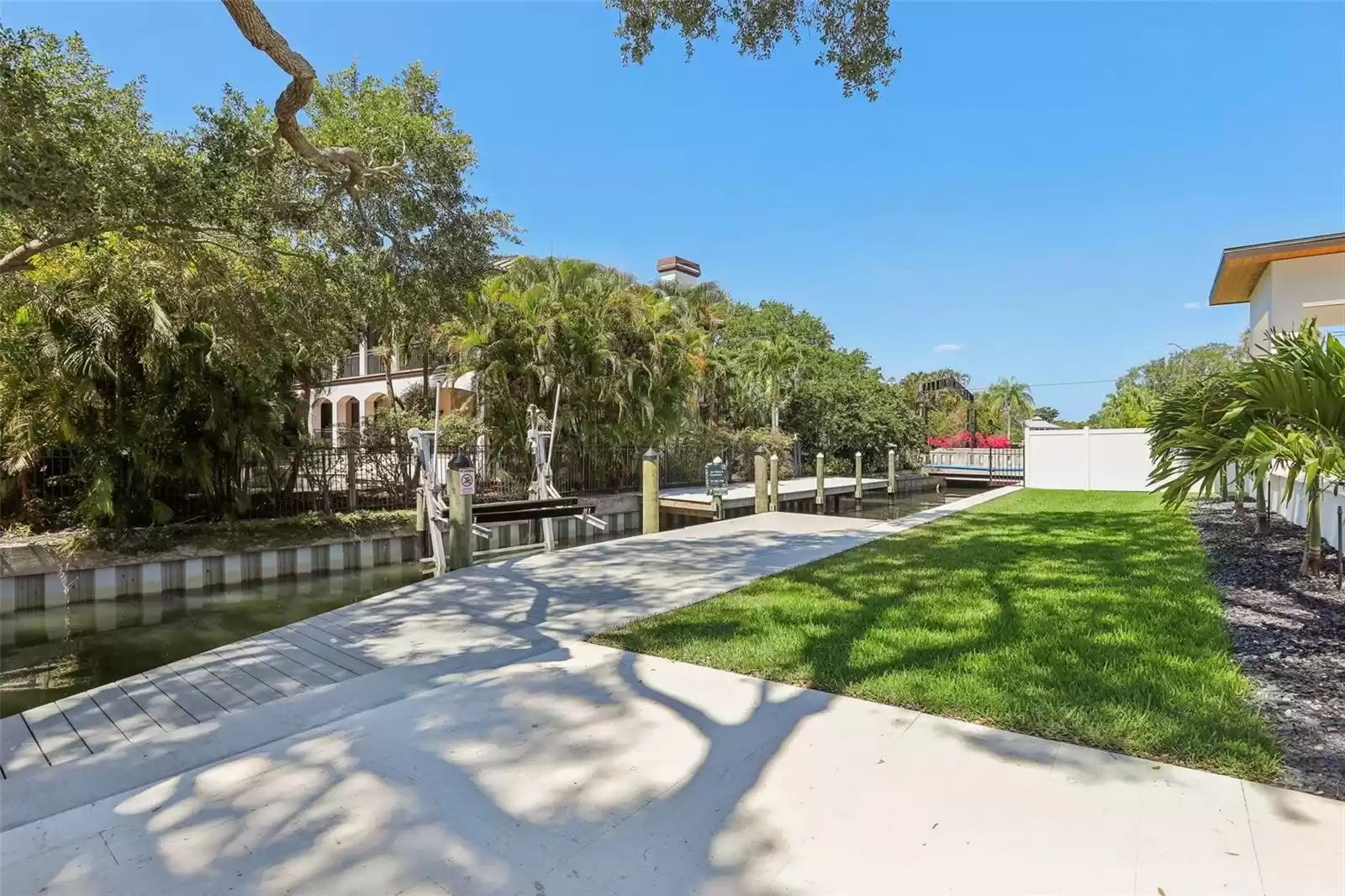 1401 BRIGHTWATERS BOULEVARD, ST PETERSBURG, Florida 33704, 4 Bedrooms Bedrooms, ,4 BathroomsBathrooms,Residential,For Sale,BRIGHTWATERS,MFRU8151455