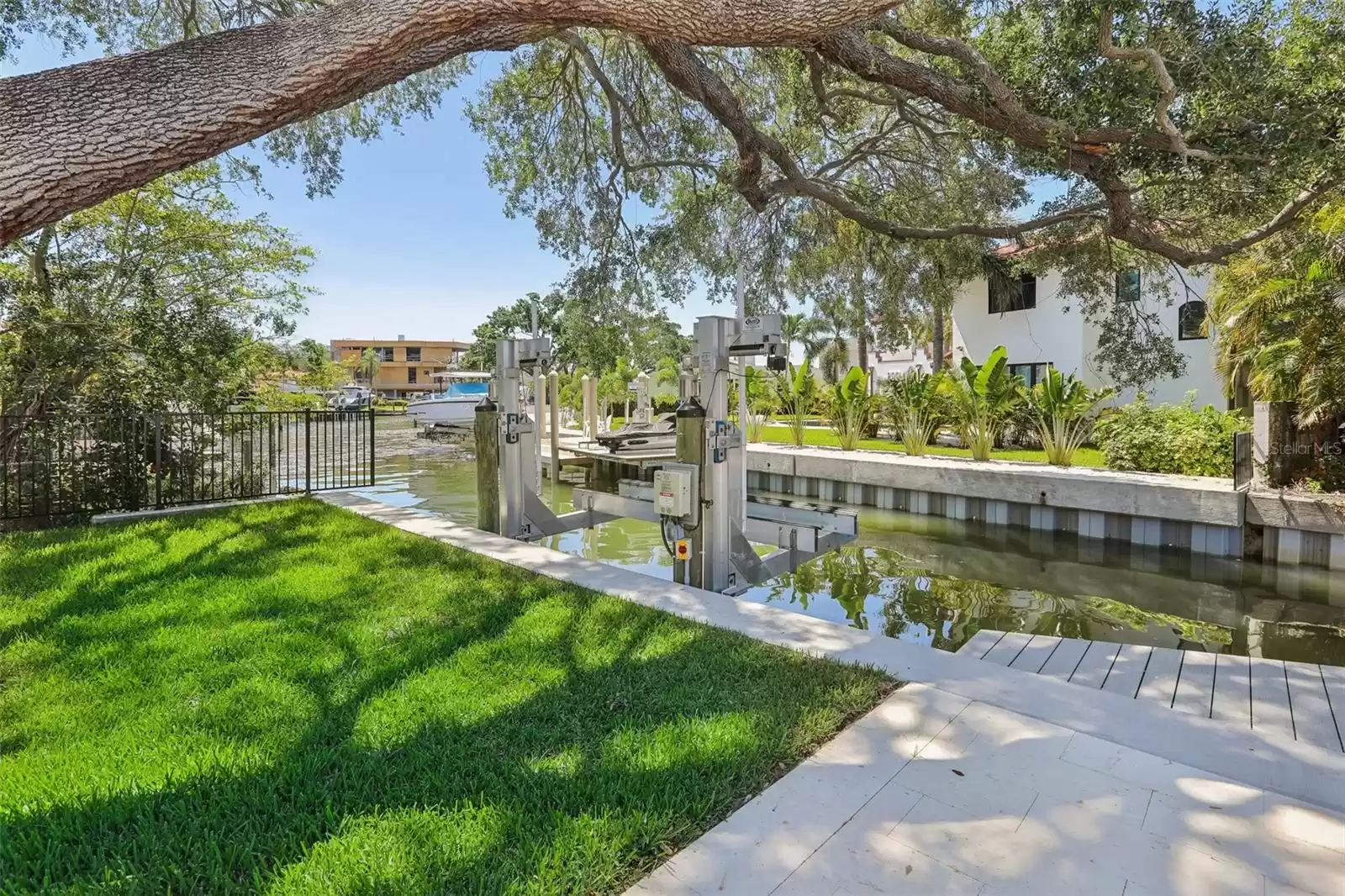 1401 BRIGHTWATERS BOULEVARD, ST PETERSBURG, Florida 33704, 4 Bedrooms Bedrooms, ,4 BathroomsBathrooms,Residential,For Sale,BRIGHTWATERS,MFRU8151455