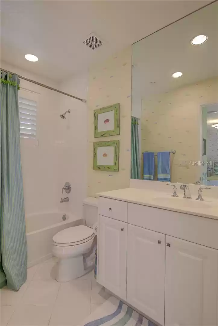 505 MANDALAY AVE, CLEARWATER BEACH, Florida 33767, 2 Bedrooms Bedrooms, ,2 BathroomsBathrooms,Residential Lease,For Rent,MANDALAY AVE,MFRU8025359