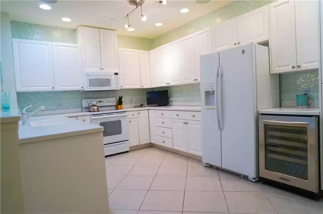 505 MANDALAY AVE, CLEARWATER BEACH, Florida 33767, 2 Bedrooms Bedrooms, ,2 BathroomsBathrooms,Residential Lease,For Rent,MANDALAY AVE,MFRU8025359