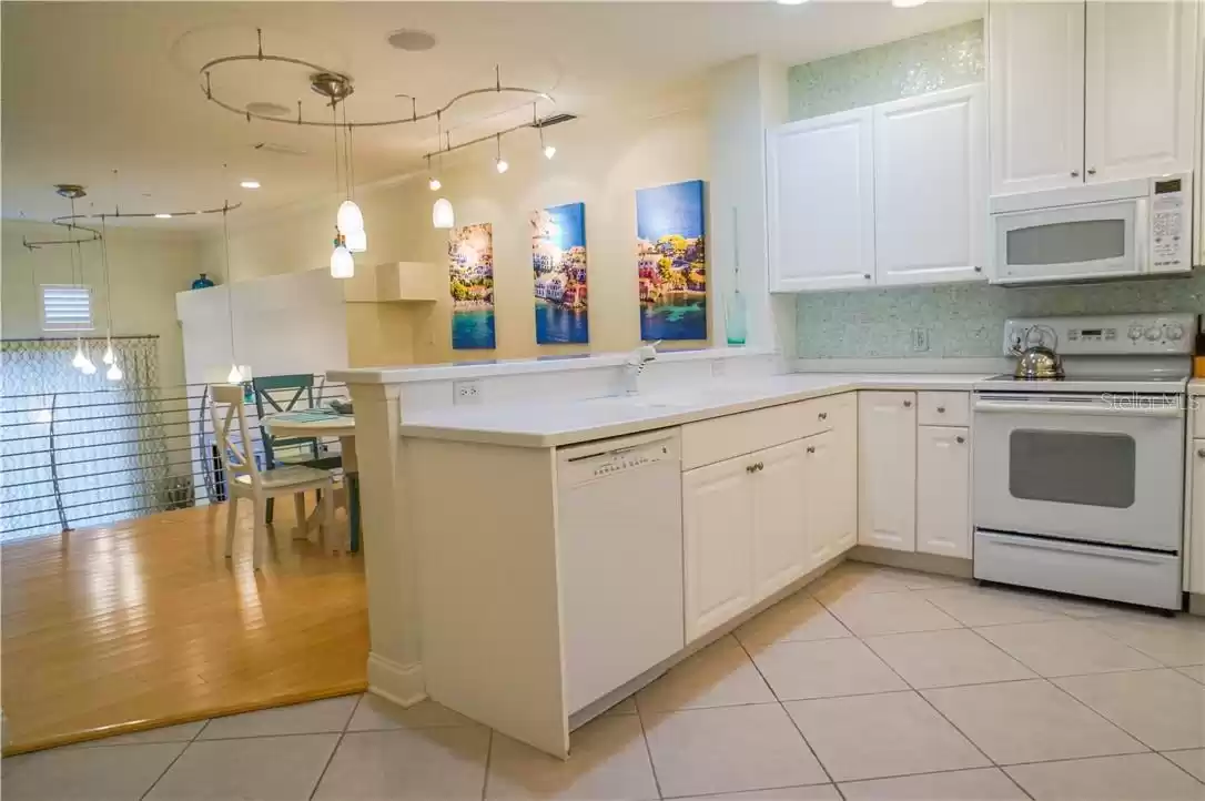 505 MANDALAY AVE, CLEARWATER BEACH, Florida 33767, 2 Bedrooms Bedrooms, ,2 BathroomsBathrooms,Residential Lease,For Rent,MANDALAY AVE,MFRU8025359