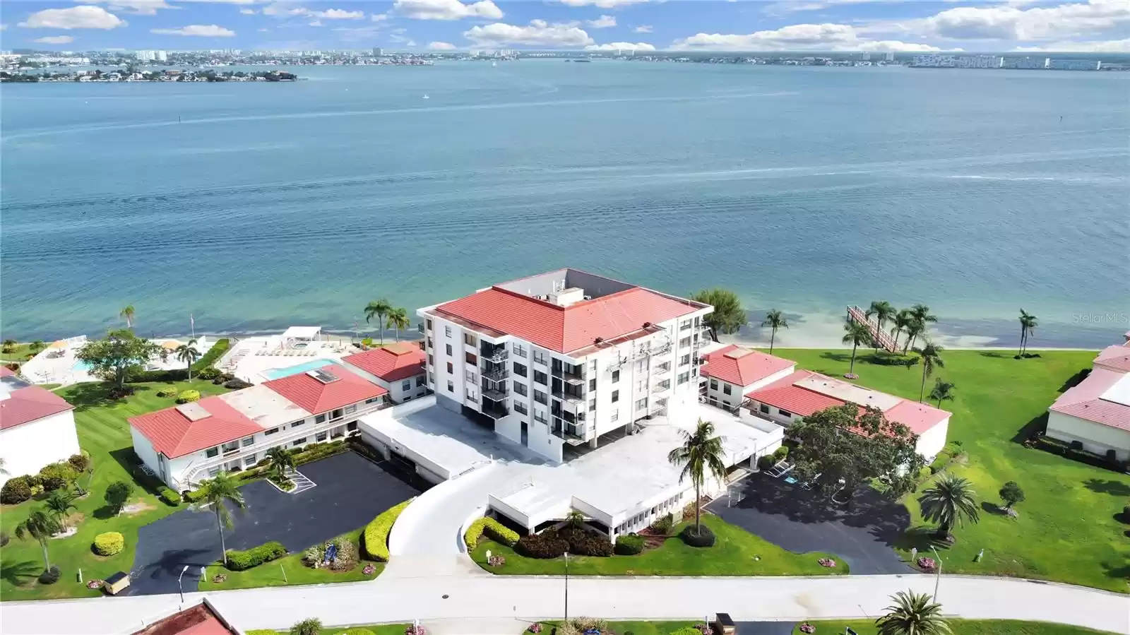 6211 Sun Blvd #210 is in the 2 story units overlooking the Boca Ciega Bay!