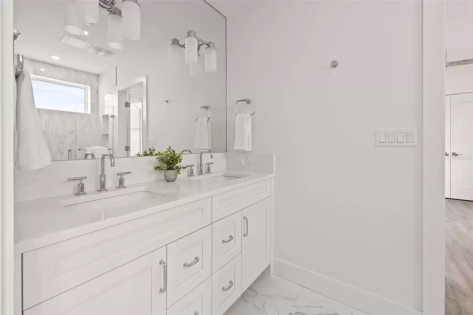 Even the guest bathrooms that are adjacent to the bedrooms have double sinks!