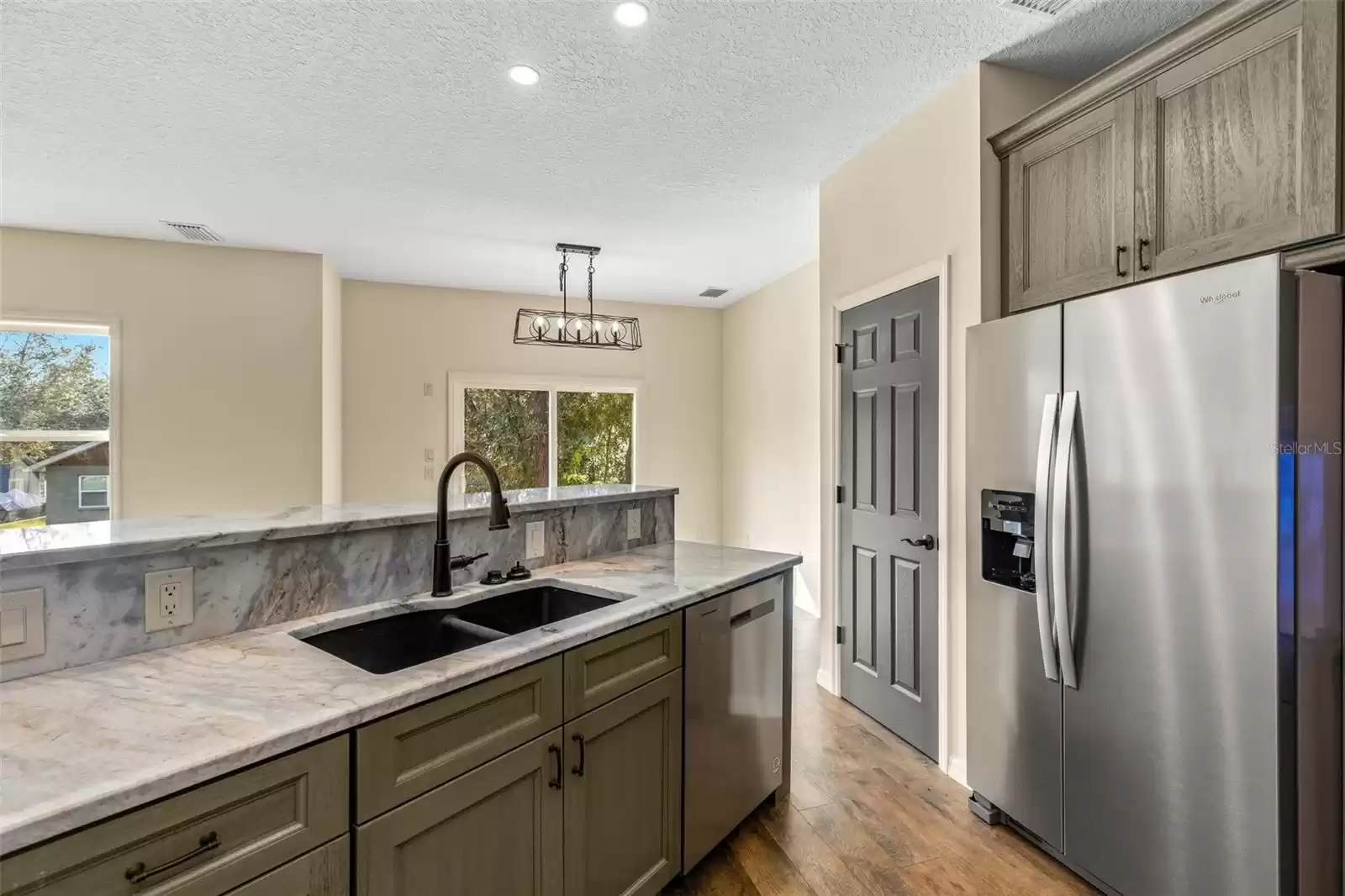 Breakfast bar + separate dining area, closet pantry