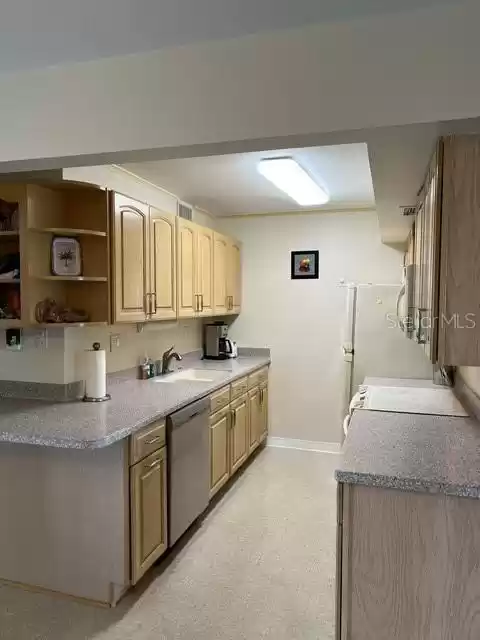 10355 PARADISE BOULEVARD, TREASURE ISLAND, Florida 33706, 2 Bedrooms Bedrooms, ,2 BathroomsBathrooms,Residential Lease,For Rent,PARADISE,MFRU8186637