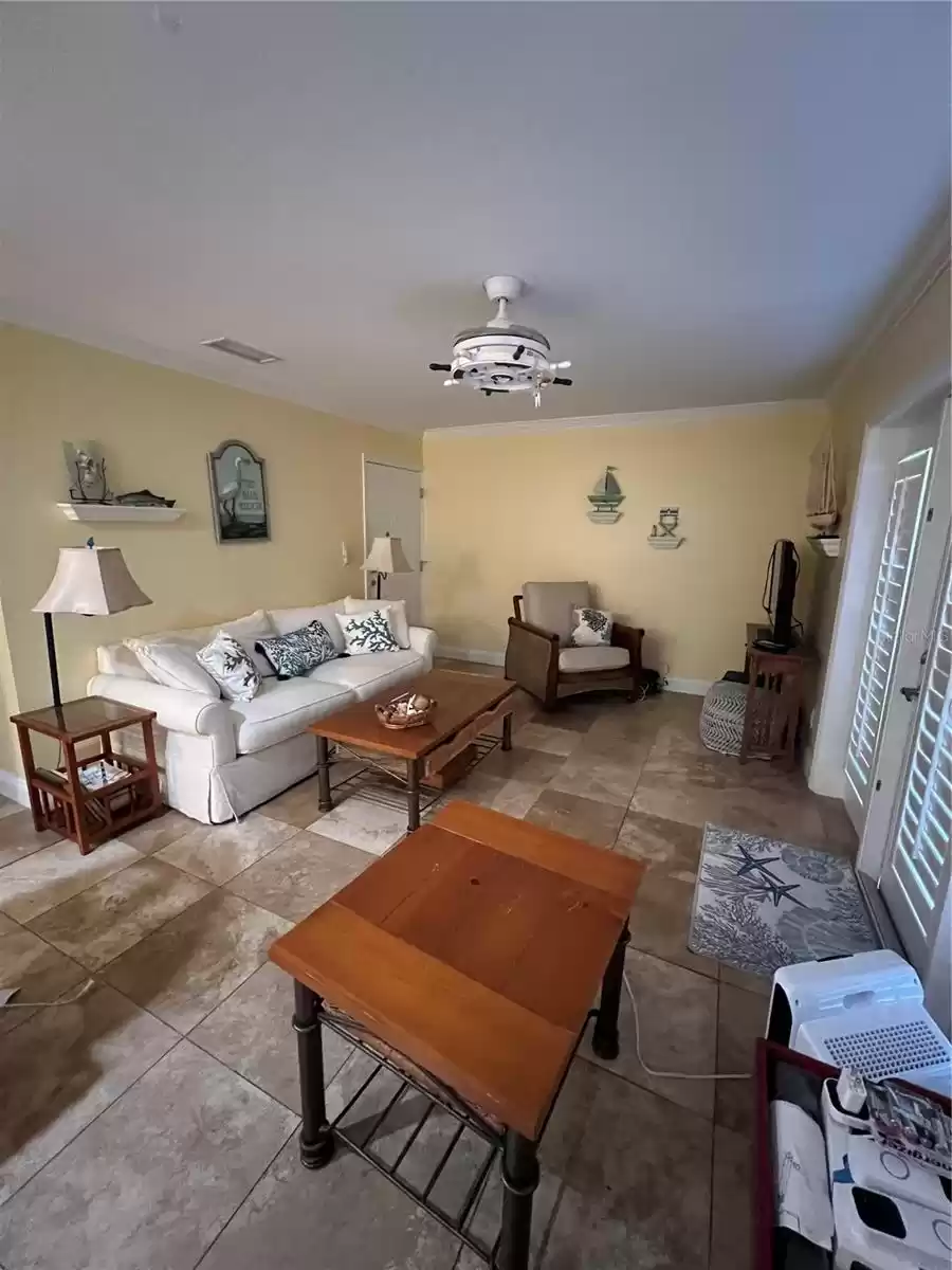 5164 BEACH DRIVE, ST PETERSBURG, Florida 33705, 1 Bedroom Bedrooms, ,1 BathroomBathrooms,Residential Lease,For Rent,BEACH,MFRU8109994