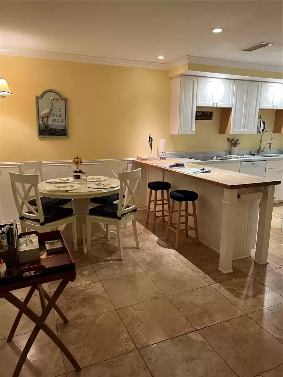 5164 BEACH DRIVE, ST PETERSBURG, Florida 33705, 1 Bedroom Bedrooms, ,1 BathroomBathrooms,Residential Lease,For Rent,BEACH,MFRU8109994