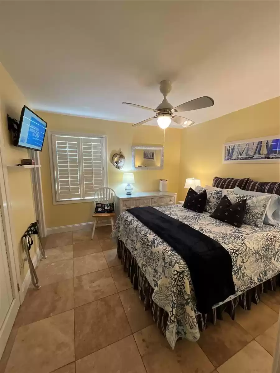 5164 BEACH DRIVE, ST PETERSBURG, Florida 33705, 1 Bedroom Bedrooms, ,1 BathroomBathrooms,Residential Lease,For Rent,BEACH,MFRU8109994