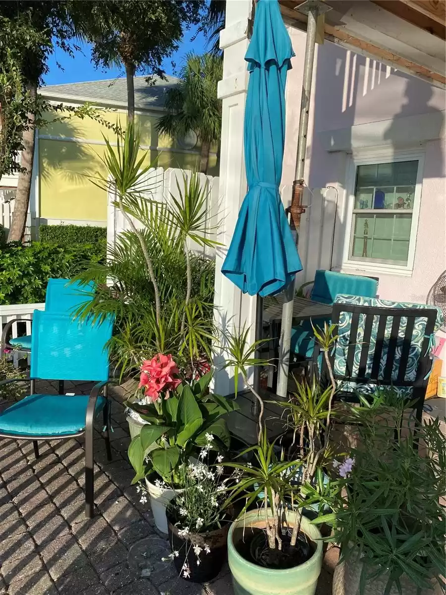 5164 BEACH DRIVE, ST PETERSBURG, Florida 33705, 1 Bedroom Bedrooms, ,1 BathroomBathrooms,Residential Lease,For Rent,BEACH,MFRU8109994