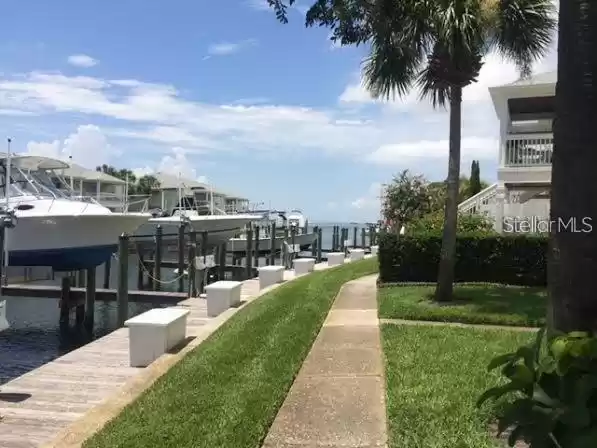 5164 BEACH DRIVE, ST PETERSBURG, Florida 33705, 1 Bedroom Bedrooms, ,1 BathroomBathrooms,Residential Lease,For Rent,BEACH,MFRU8109994