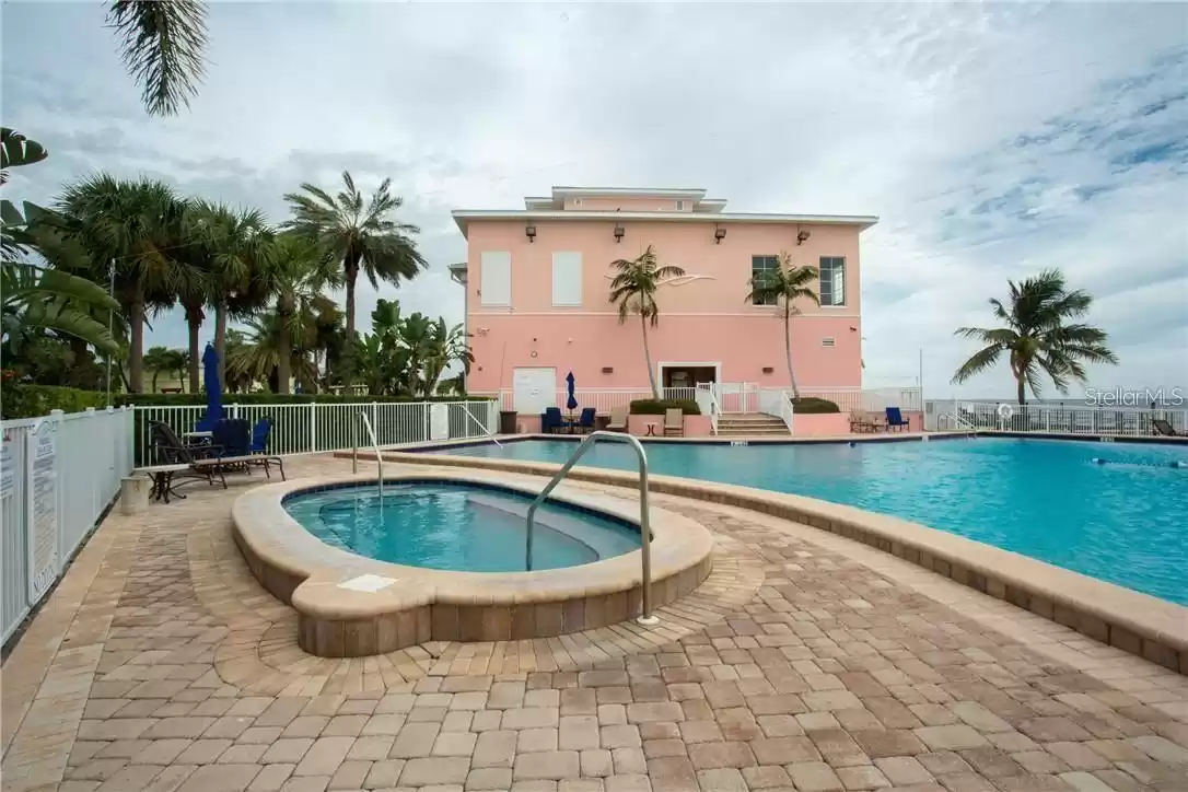 5164 BEACH DRIVE, ST PETERSBURG, Florida 33705, 1 Bedroom Bedrooms, ,1 BathroomBathrooms,Residential Lease,For Rent,BEACH,MFRU8109994