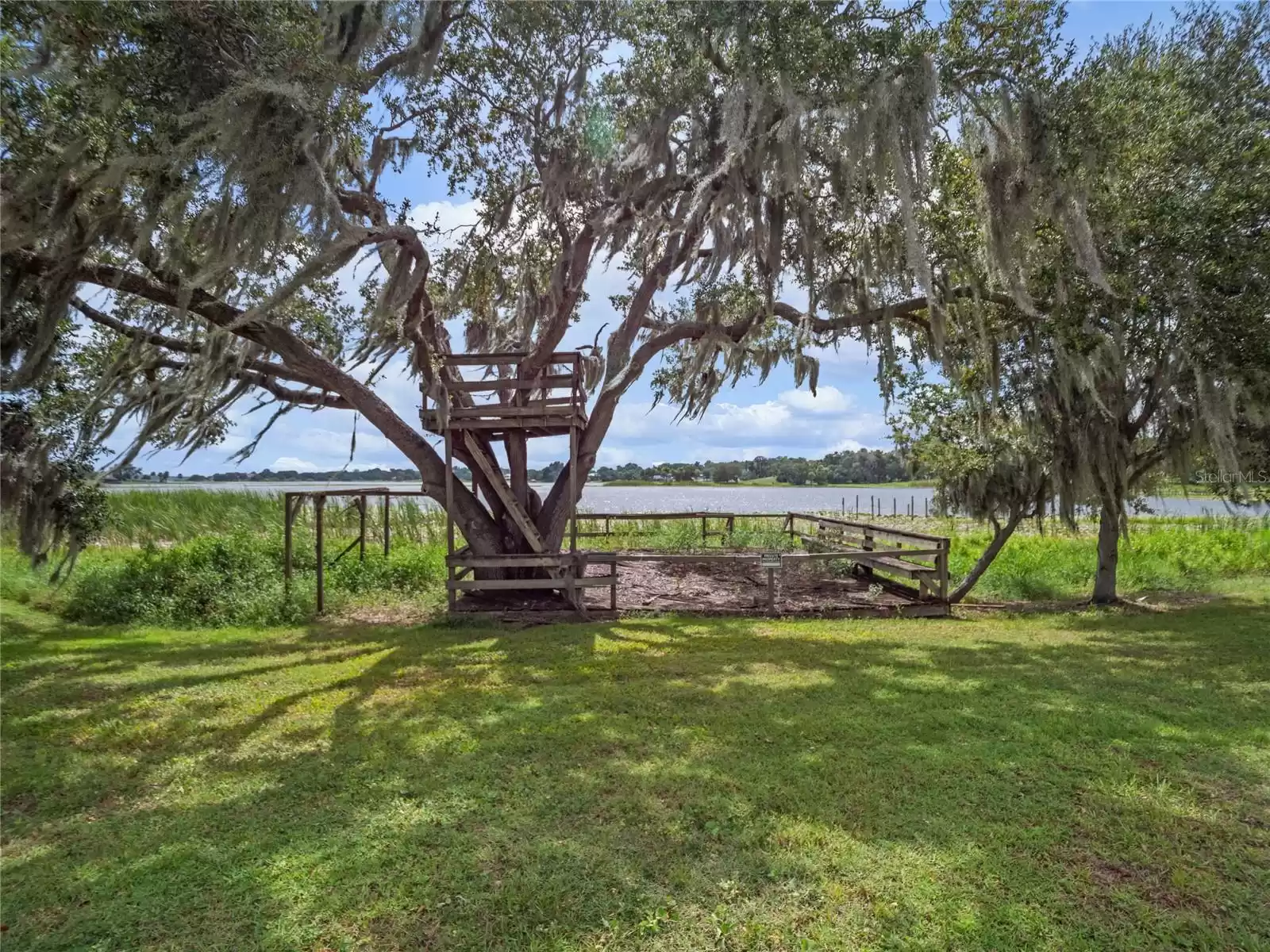 260 DEER ISLE DRIVE, WINTER GARDEN, Florida 34787, 4 Bedrooms Bedrooms, ,4 BathroomsBathrooms,Residential,For Sale,DEER ISLE,MFRO6135342