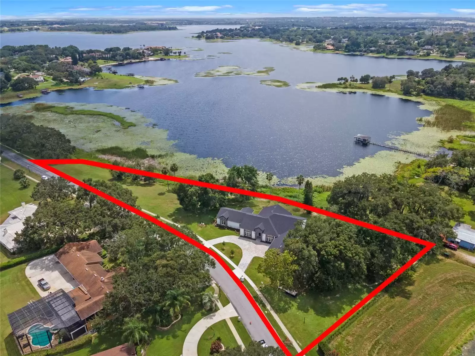 260 DEER ISLE DRIVE, WINTER GARDEN, Florida 34787, 4 Bedrooms Bedrooms, ,4 BathroomsBathrooms,Residential,For Sale,DEER ISLE,MFRO6135342