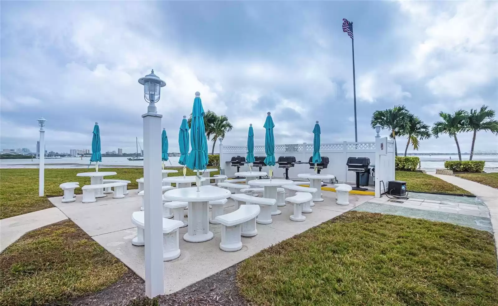 895 GULFVIEW BOULEVARD, CLEARWATER, Florida 33767, 2 Bedrooms Bedrooms, ,2 BathroomsBathrooms,Residential Lease,For Rent,GULFVIEW,MFRU8211312