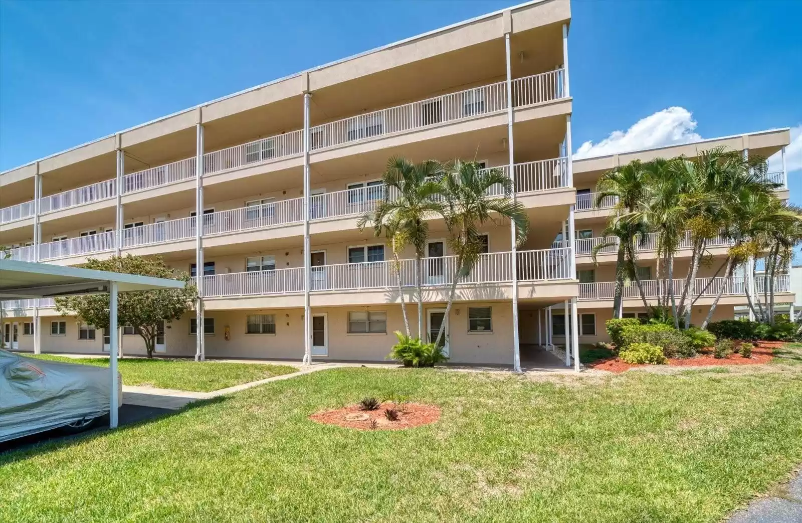 9950 62ND TERRACE, ST PETERSBURG, Florida 33708, 1 Bedroom Bedrooms, ,1 BathroomBathrooms,Residential,For Sale,62ND,MFRU8198399