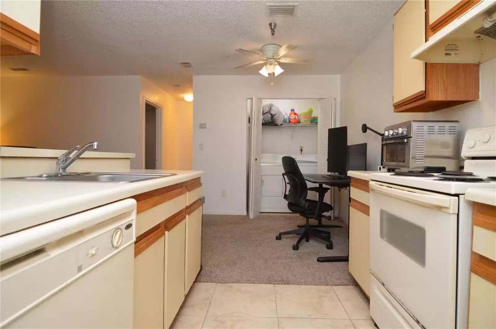 10265 GANDY BOULEVARD, ST PETERSBURG, Florida 33702, 1 Bedroom Bedrooms, ,1 BathroomBathrooms,Residential,For Sale,GANDY,MFRU8212168