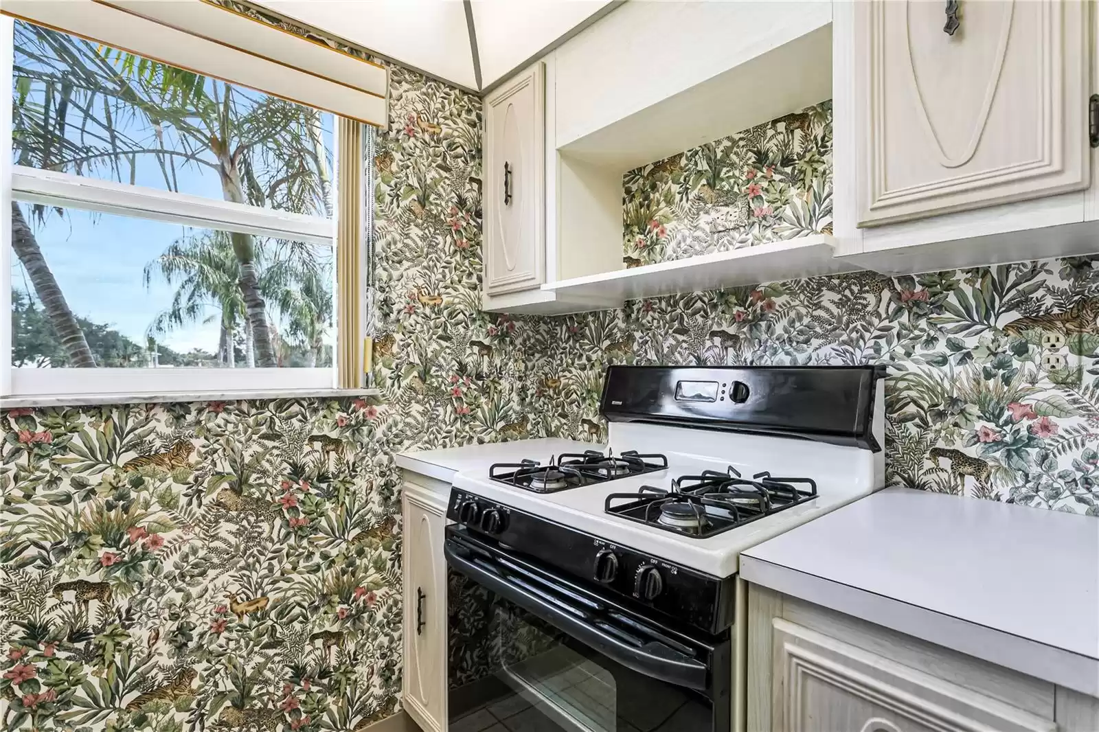 9950 62ND TERRACE, SAINT PETERSBURG, Florida 33708, 2 Bedrooms Bedrooms, ,2 BathroomsBathrooms,Residential,For Sale,62ND,MFRU8213512