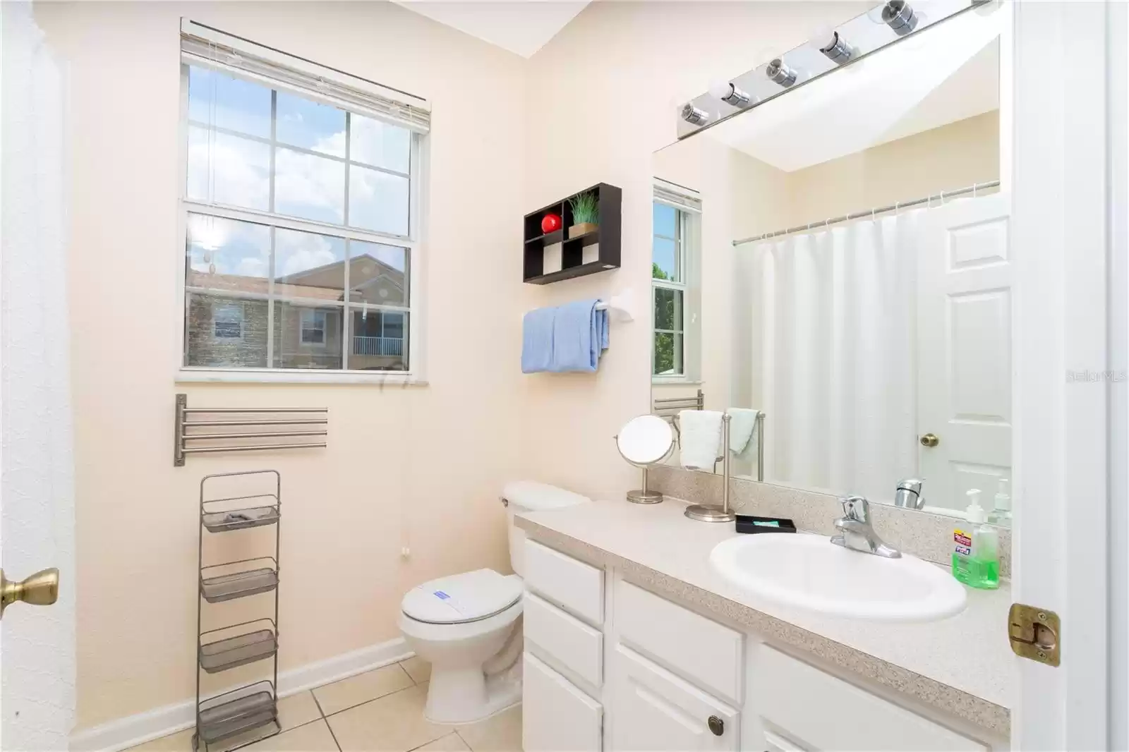 2813 ALMATON LOOP, KISSIMMEE, Florida 34747, 3 Bedrooms Bedrooms, ,2 BathroomsBathrooms,Residential,For Sale,ALMATON,MFRO6146388