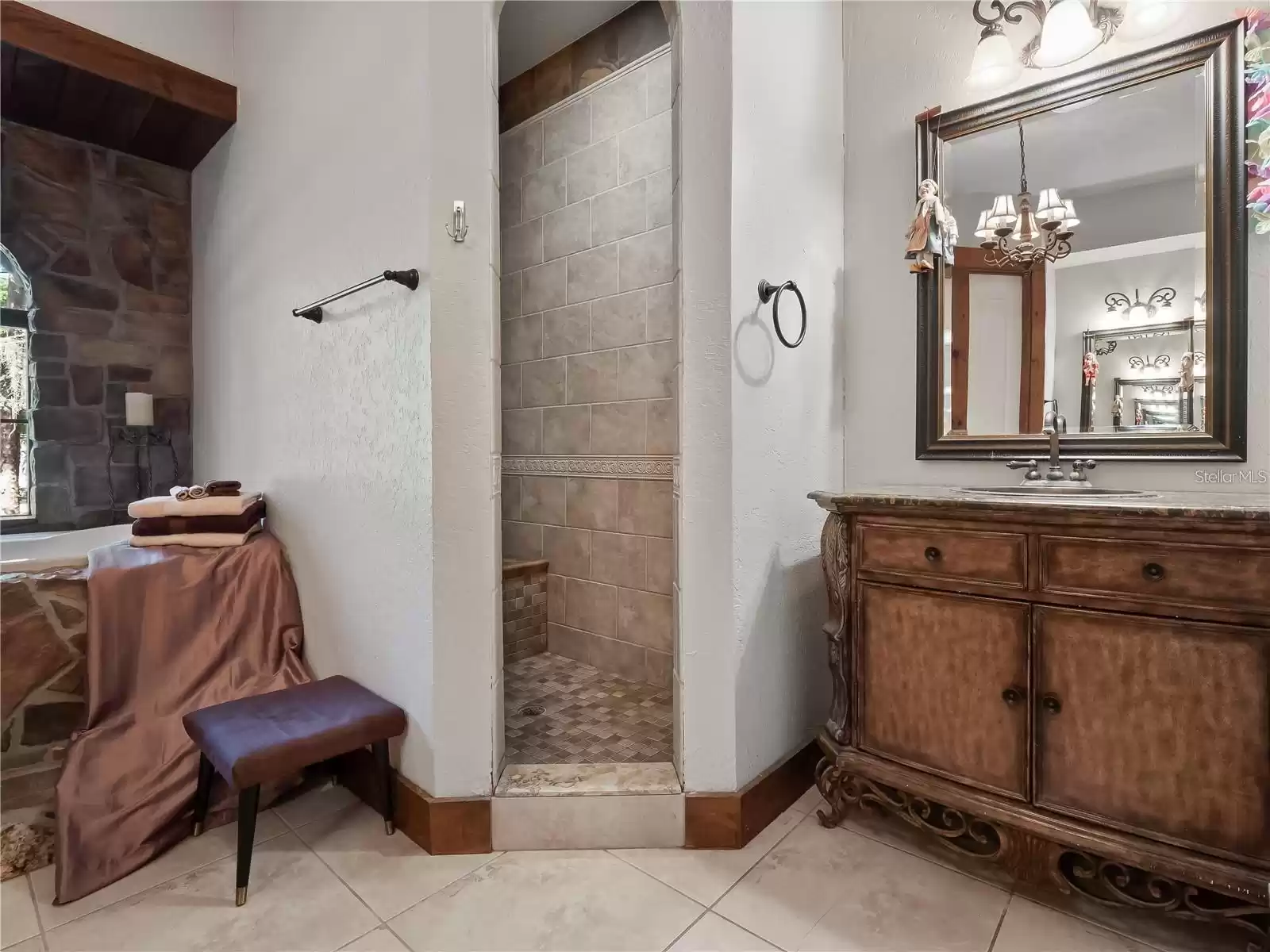 Dual sinks in master bathroom