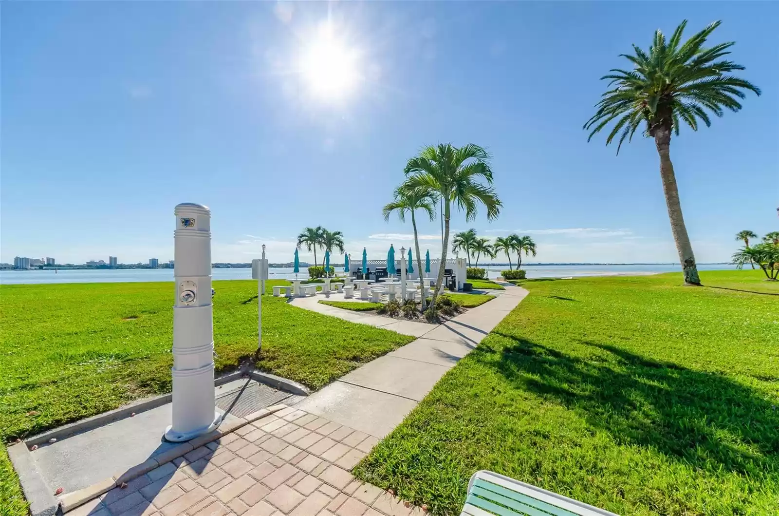 830 GULFVIEW BOULEVARD, CLEARWATER, Florida 33767, 2 Bedrooms Bedrooms, ,2 BathroomsBathrooms,Residential Lease,For Rent,GULFVIEW,MFRU8216643