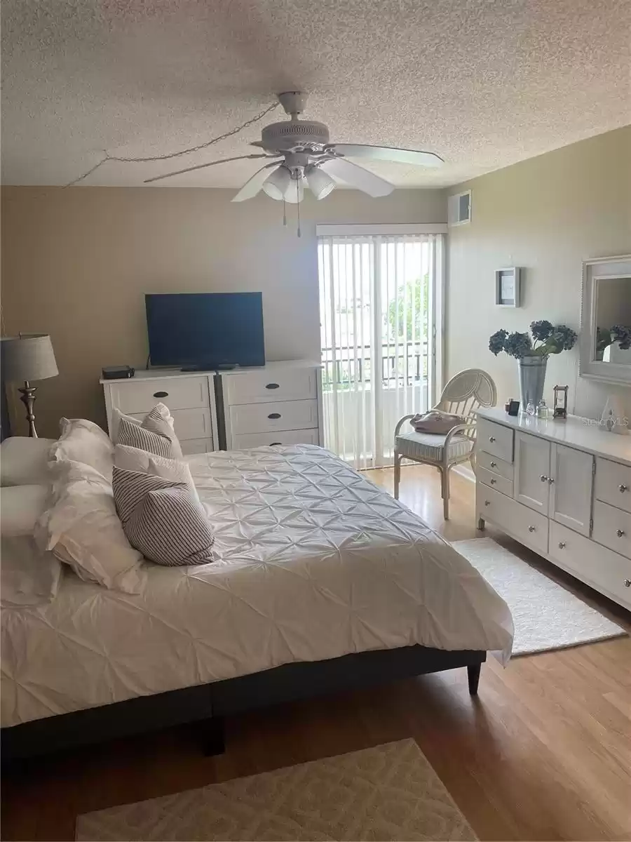 830 GULFVIEW BOULEVARD, CLEARWATER, Florida 33767, 2 Bedrooms Bedrooms, ,2 BathroomsBathrooms,Residential Lease,For Rent,GULFVIEW,MFRU8216643