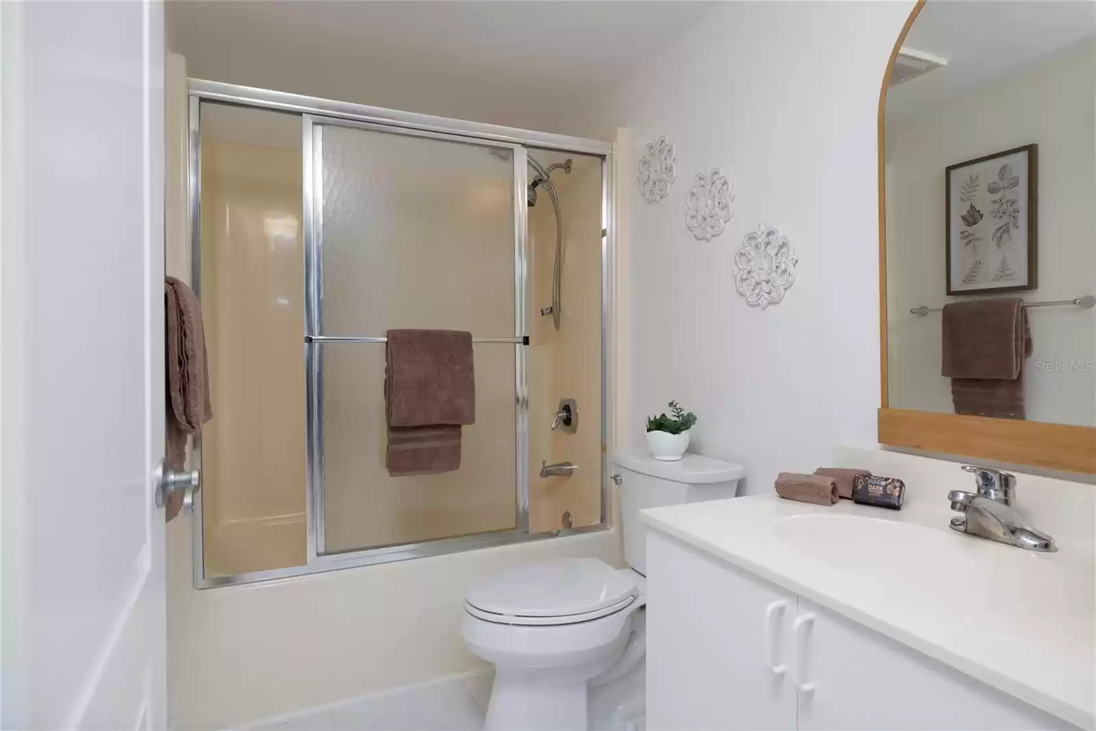 4 OCEANS WEST BOULEVARD, DAYTONA BEACH SHORES, Florida 32118, 2 Bedrooms Bedrooms, ,3 BathroomsBathrooms,Residential,For Sale,OCEANS WEST,MFRV4932833