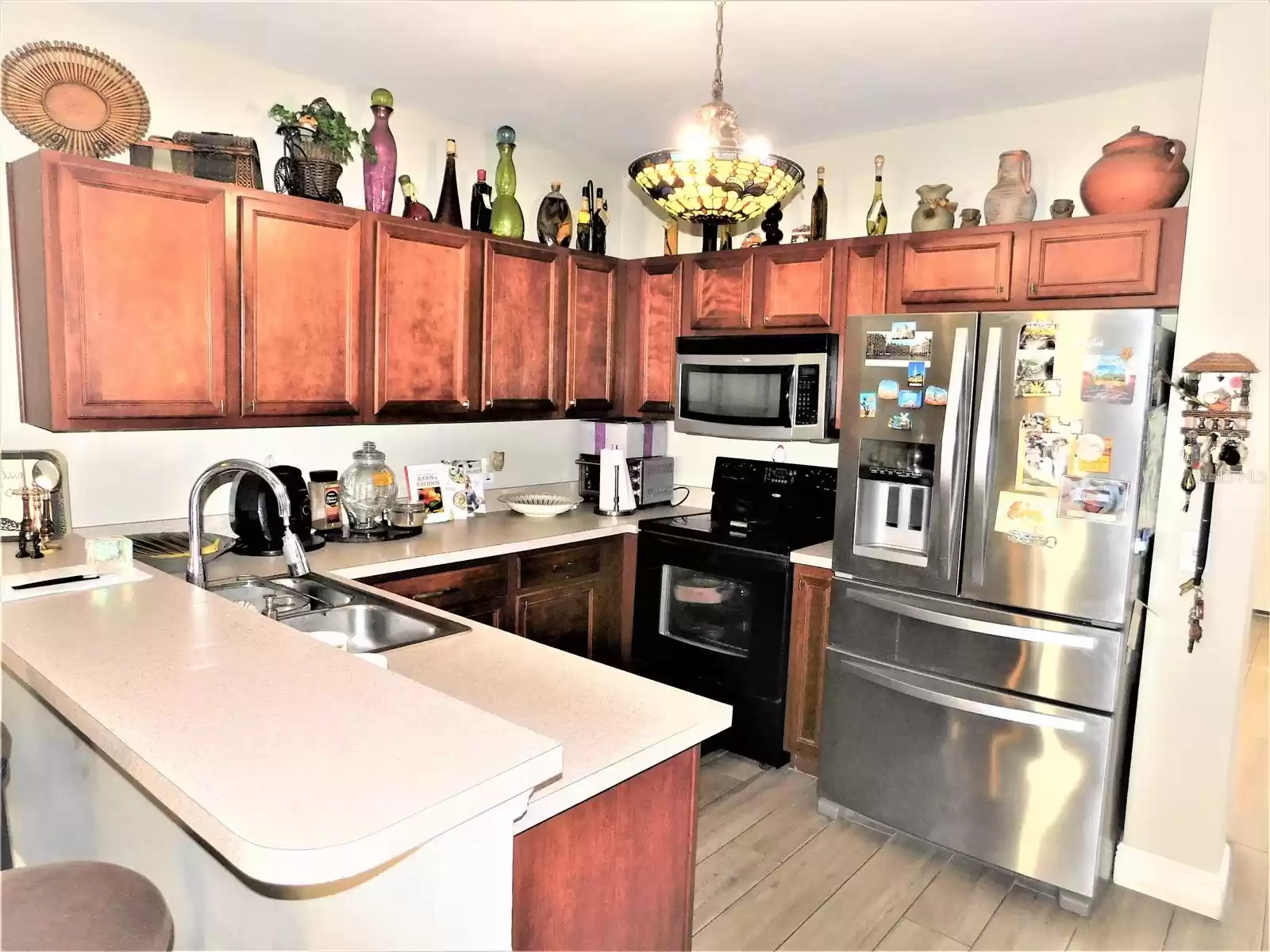 Breakfast Bar, Porcelain Flooring