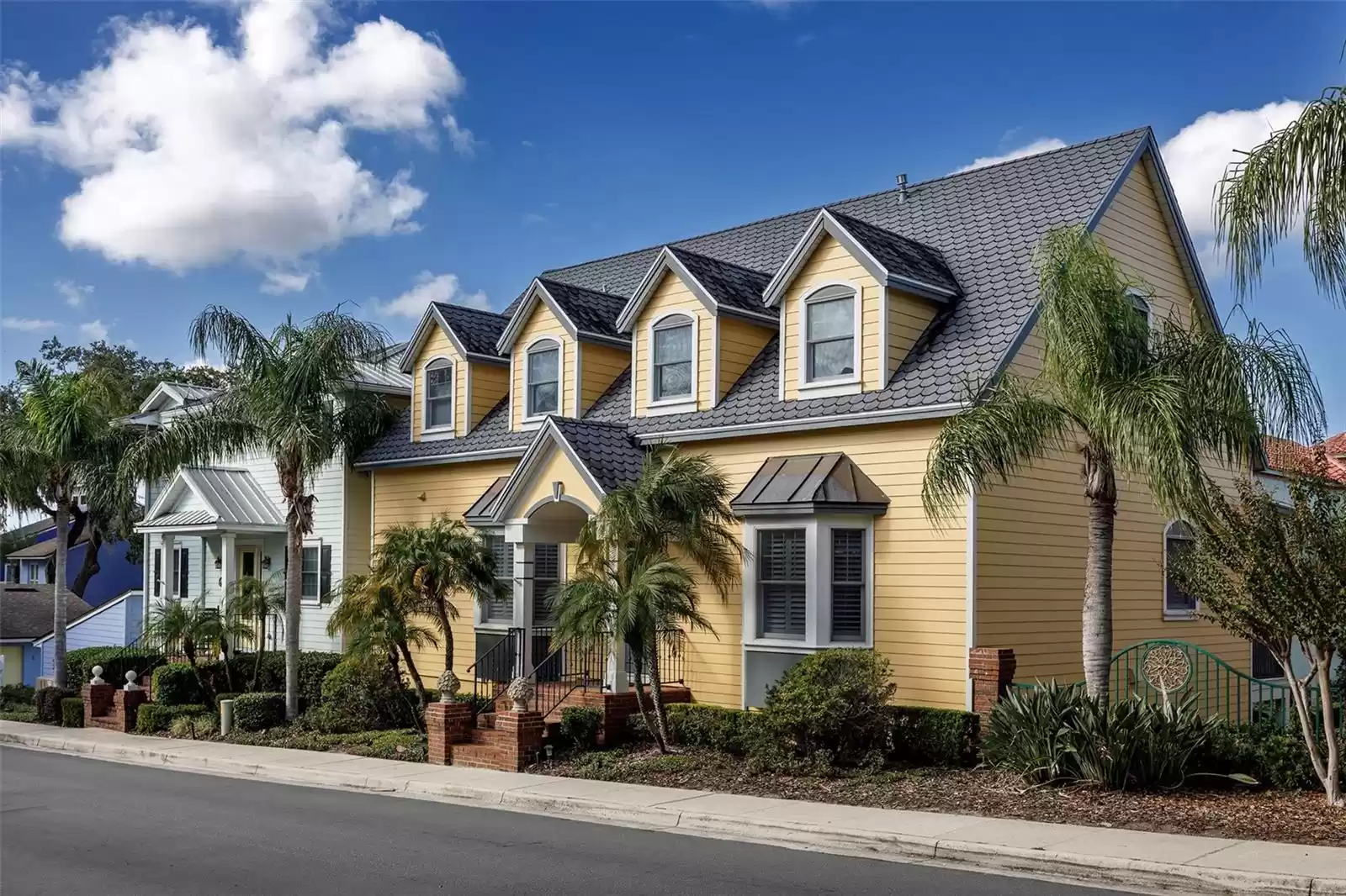 307 SHADOW HARBOUR LANE, MOUNT DORA, Florida 32757, 5 Bedrooms Bedrooms, ,3 BathroomsBathrooms,Residential,For Sale,SHADOW HARBOUR,MFRG5074770