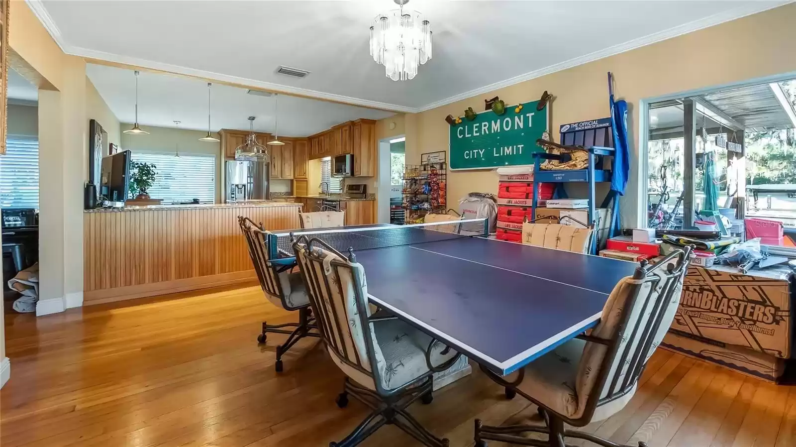 Dining room to kitchen view