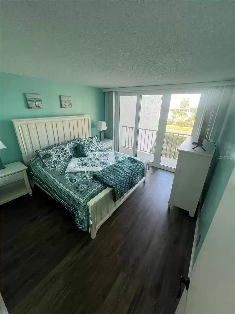 1591 GULF BOULEVARD, CLEARWATER, Florida 33767, 2 Bedrooms Bedrooms, ,2 BathroomsBathrooms,Residential Lease,For Rent,GULF,MFRU8222330