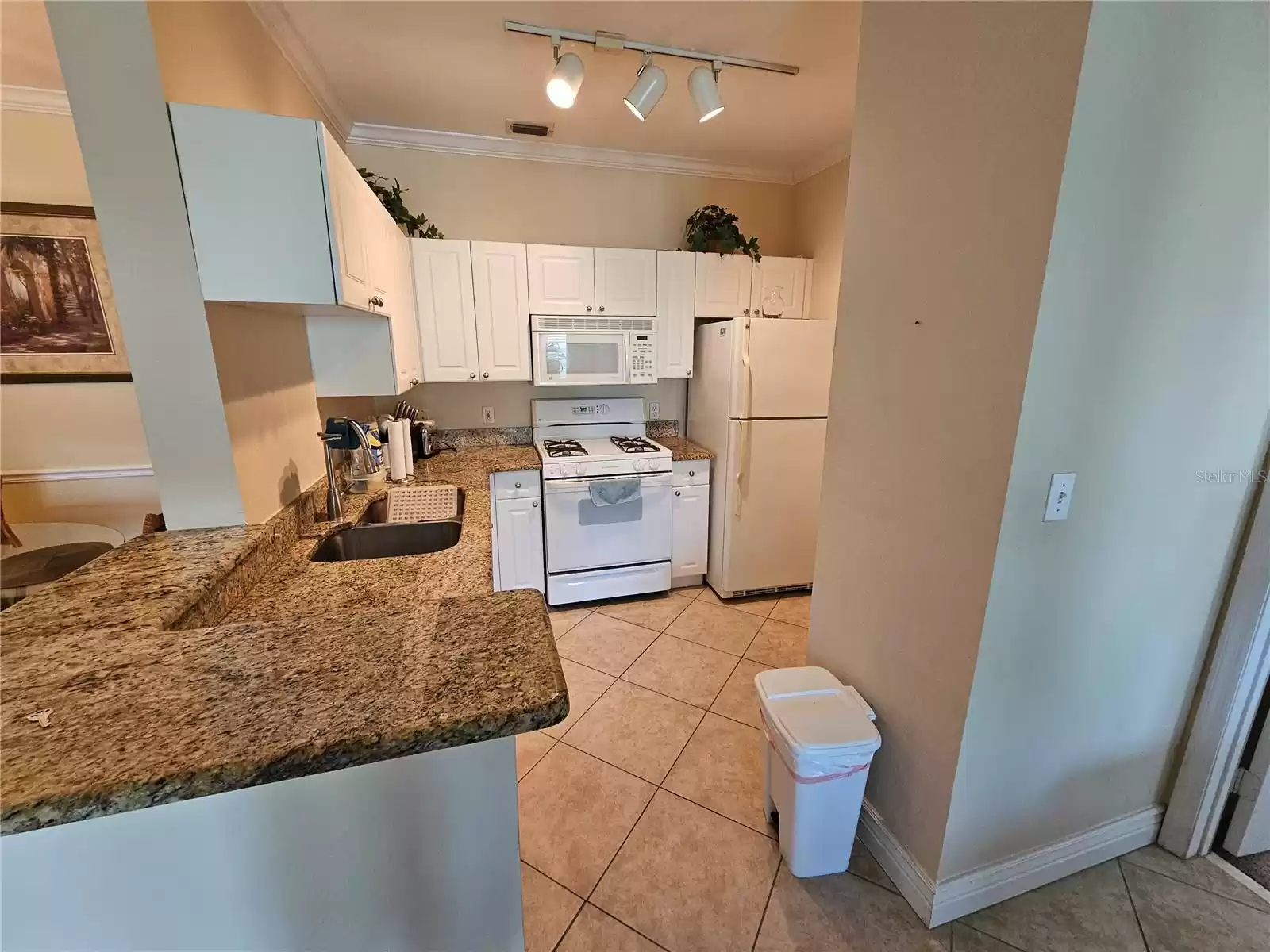 2715 VIA CAPRI, CLEARWATER, Florida 33764, 2 Bedrooms Bedrooms, ,2 BathroomsBathrooms,Residential Lease,For Rent,VIA CAPRI,MFRT3488659