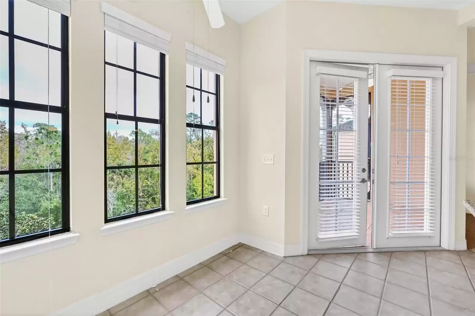 Breakfast Area Leading to Screened Patio