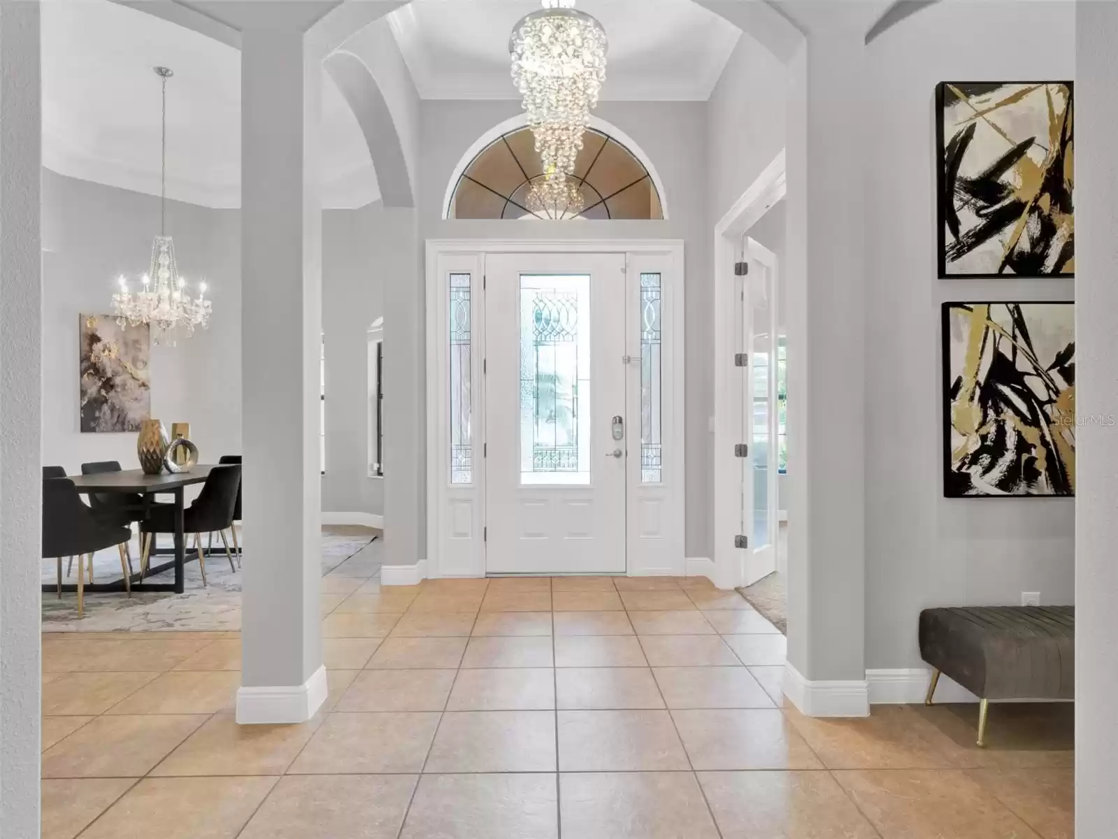 Entryway foyer featuring a luxurious chandelier