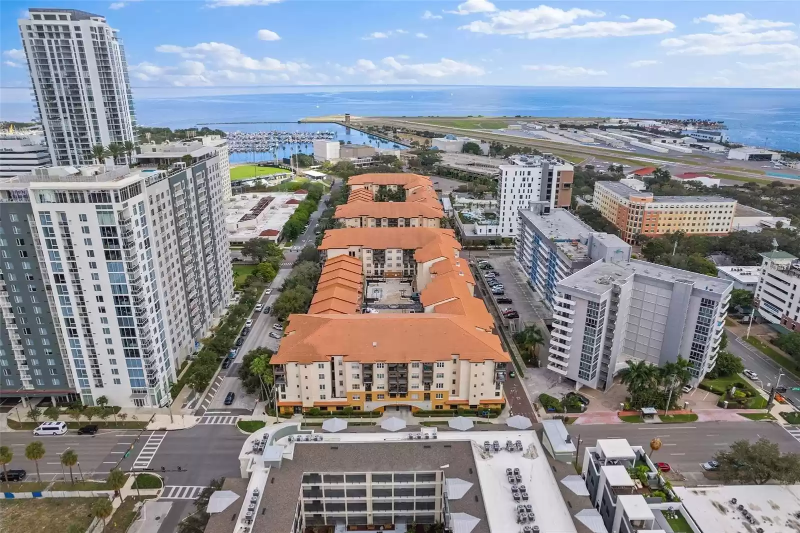 200 4TH AVENUE, ST PETERSBURG, Florida 33701, 1 Bedroom Bedrooms, ,1 BathroomBathrooms,Residential,For Sale,4TH,MFRU8223243