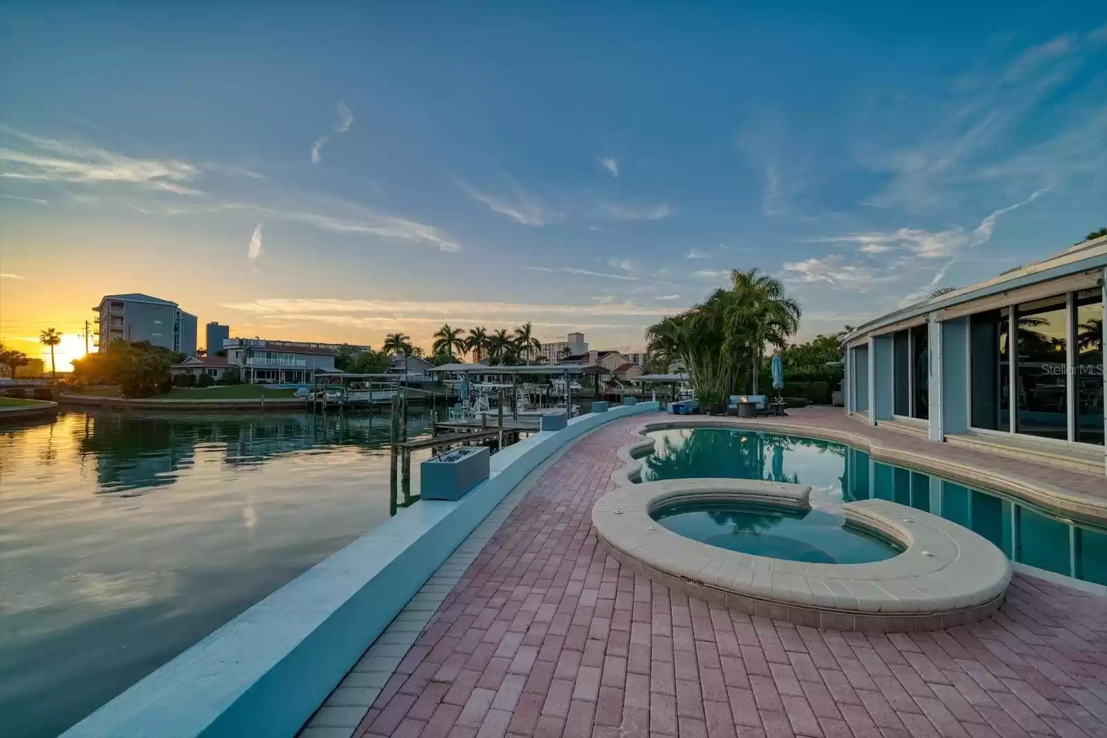 612 SNUG ISLAND, CLEARWATER, Florida 33767, 4 Bedrooms Bedrooms, ,3 BathroomsBathrooms,Residential,For Sale,SNUG,MFRU8223433