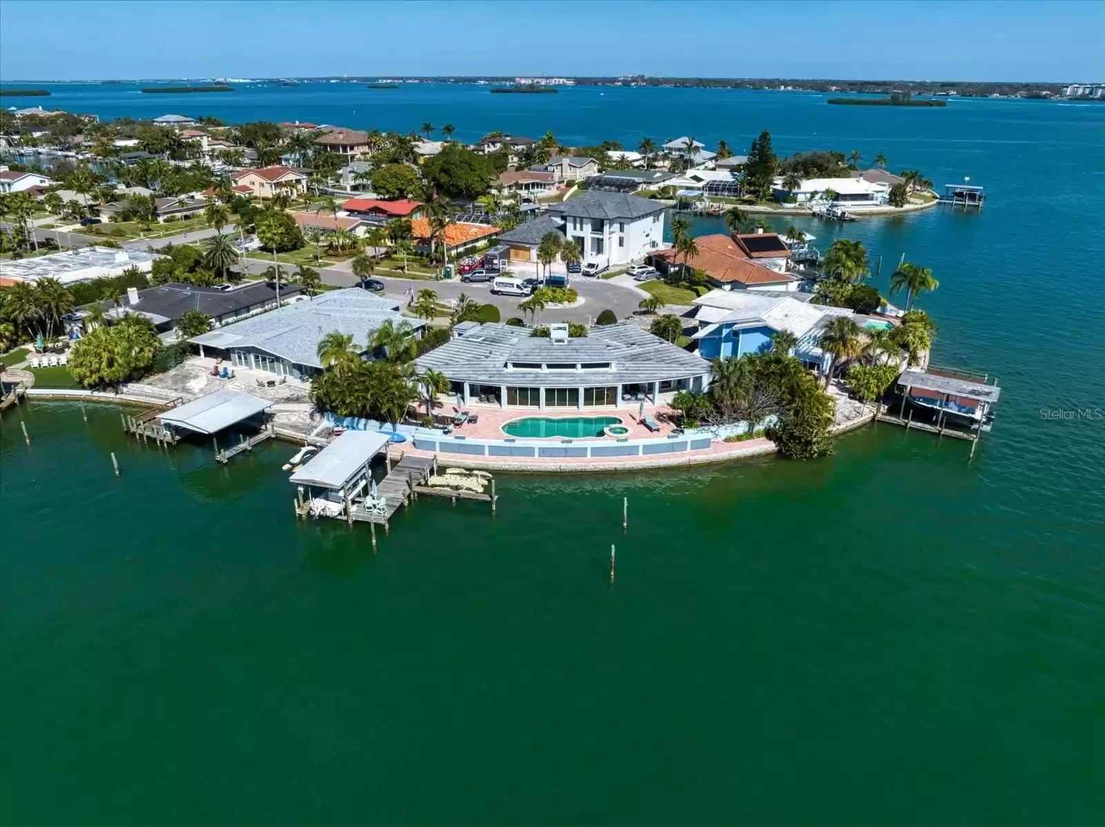 612 SNUG ISLAND, CLEARWATER, Florida 33767, 4 Bedrooms Bedrooms, ,3 BathroomsBathrooms,Residential,For Sale,SNUG,MFRU8223433