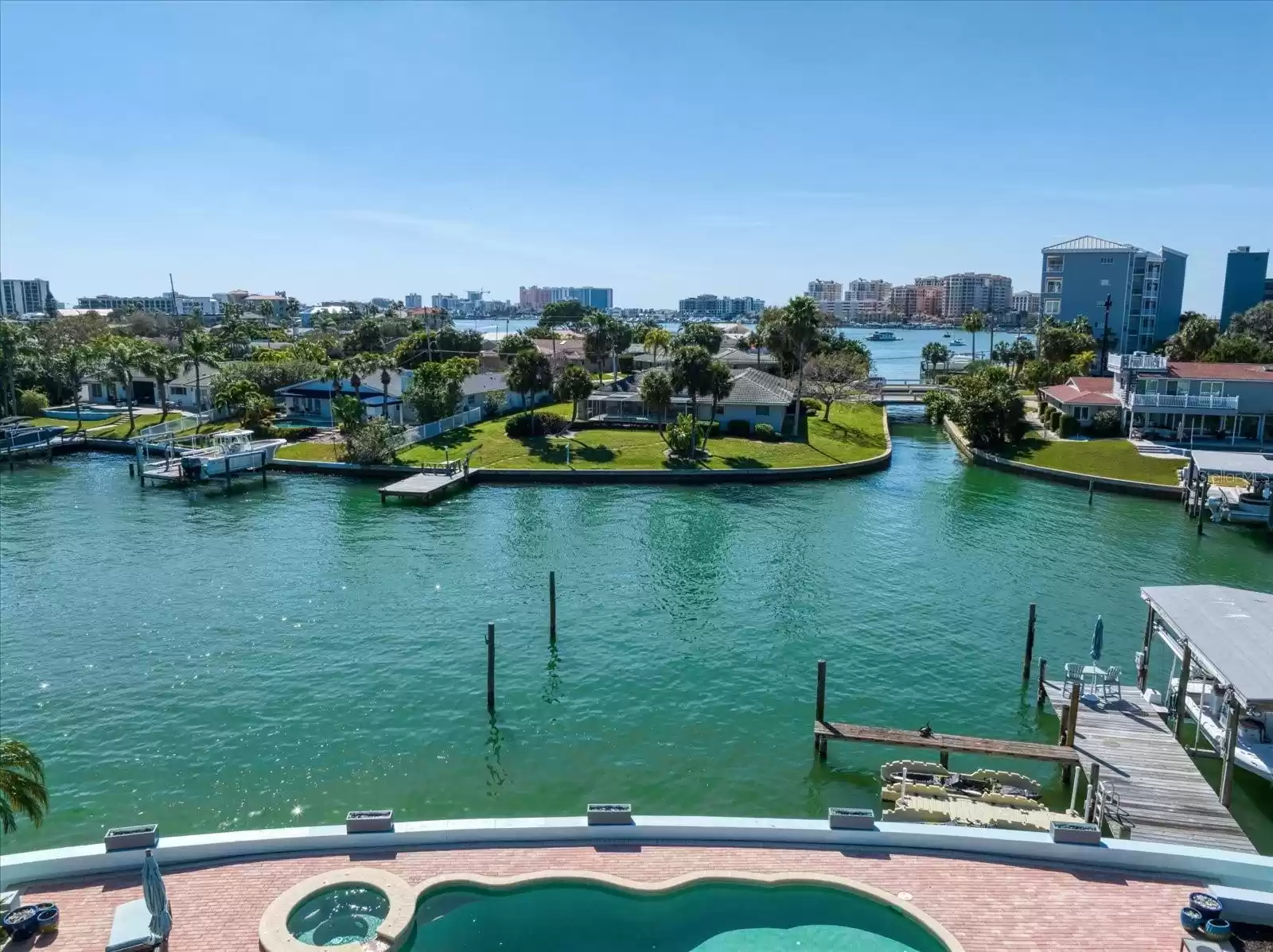 612 SNUG ISLAND, CLEARWATER, Florida 33767, 4 Bedrooms Bedrooms, ,3 BathroomsBathrooms,Residential,For Sale,SNUG,MFRU8223433