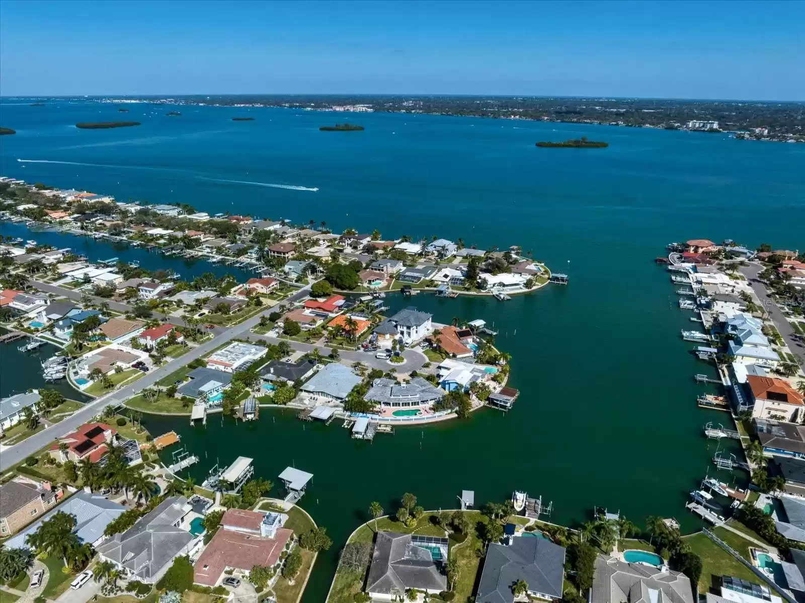 612 SNUG ISLAND, CLEARWATER, Florida 33767, 4 Bedrooms Bedrooms, ,3 BathroomsBathrooms,Residential,For Sale,SNUG,MFRU8223433