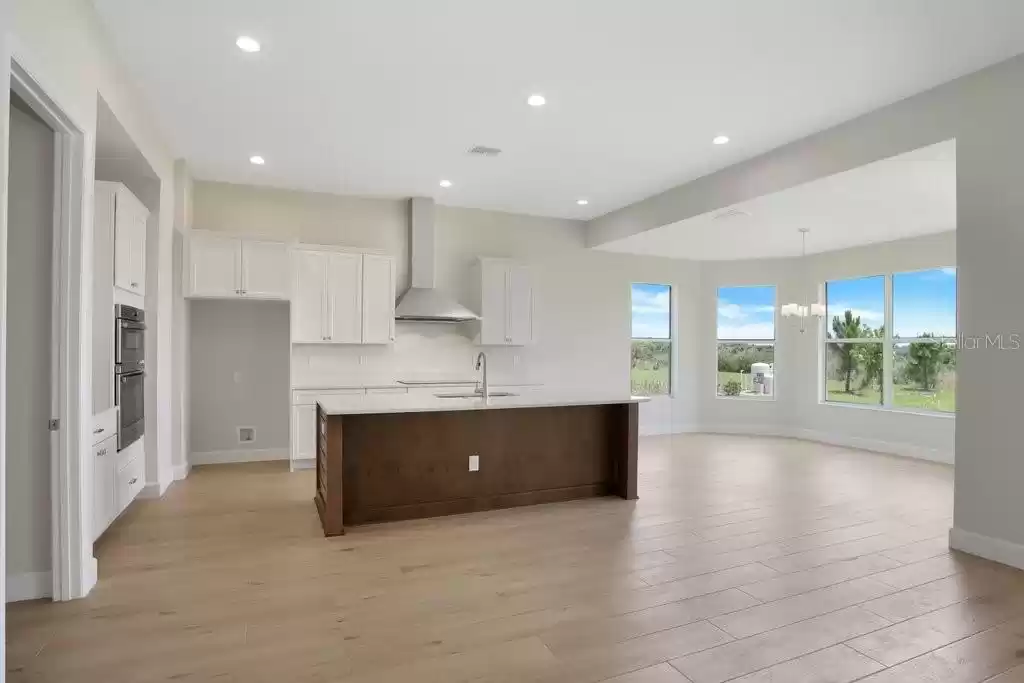 Gourmet Kitchen with with Dining Room