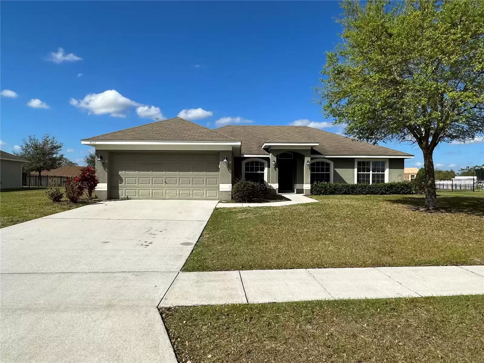 1518 BLUE SKY BOULEVARD, HAINES CITY, Florida 33844, 3 Bedrooms Bedrooms, ,2 BathroomsBathrooms,Residential,For Sale,BLUE SKY,MFRP4928555