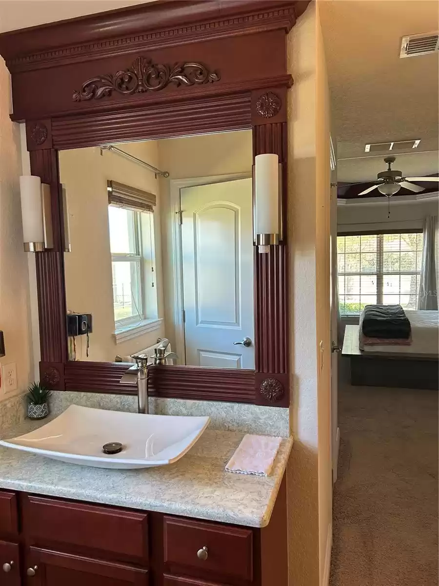 MASTER BATH DUAL SINKS LEFT SIDE