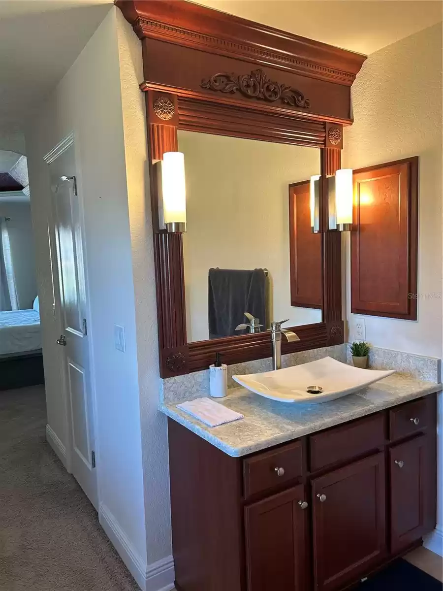 MASTER BATH DUAL SINKS RIGHT SIDE