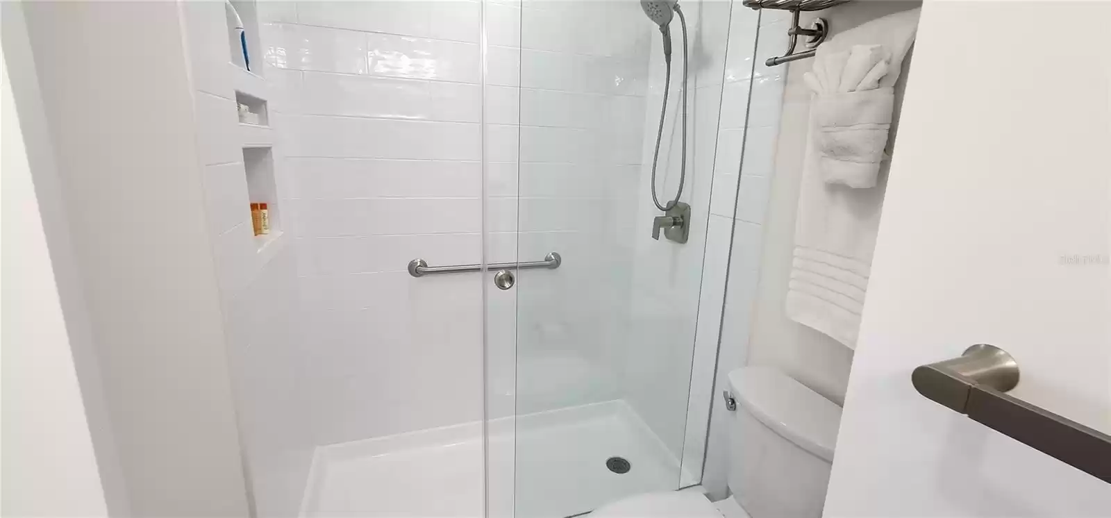 1515 PINELLAS BAYWAY, TIERRA VERDE, Florida 33715, 2 Bedrooms Bedrooms, ,2 BathroomsBathrooms,Residential Lease,For Rent,PINELLAS BAYWAY,MFRU8104857