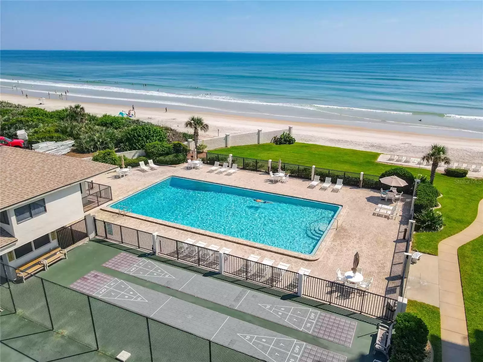 BEACHSIDE POOL