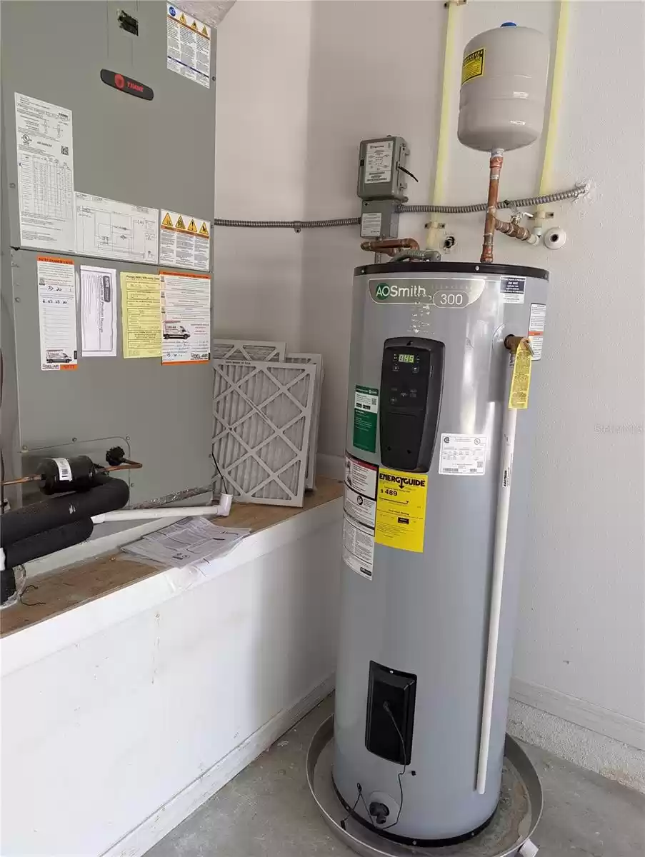 New 50 Gal   Remotely Programmable Water Heater with Expansion Tank