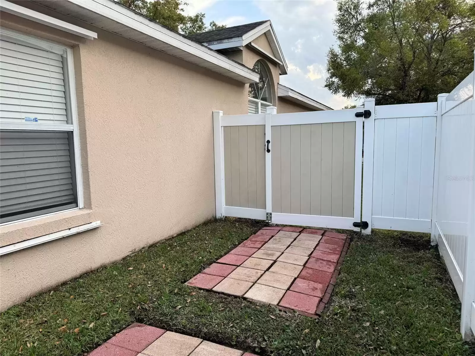 Nice Manicured lot Pavers Side Yard View