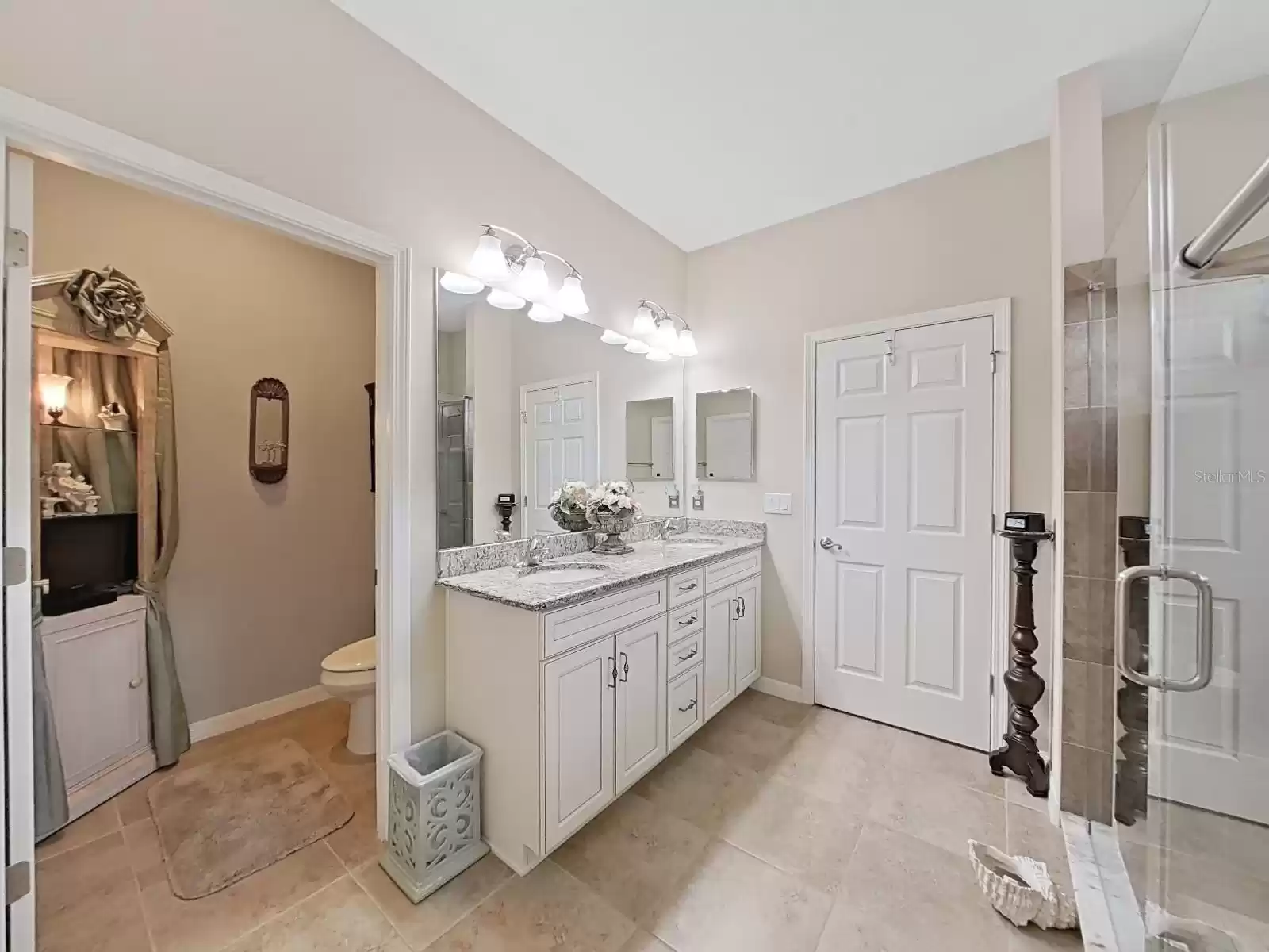 EnSuite Bath ~ Separate Water Closet