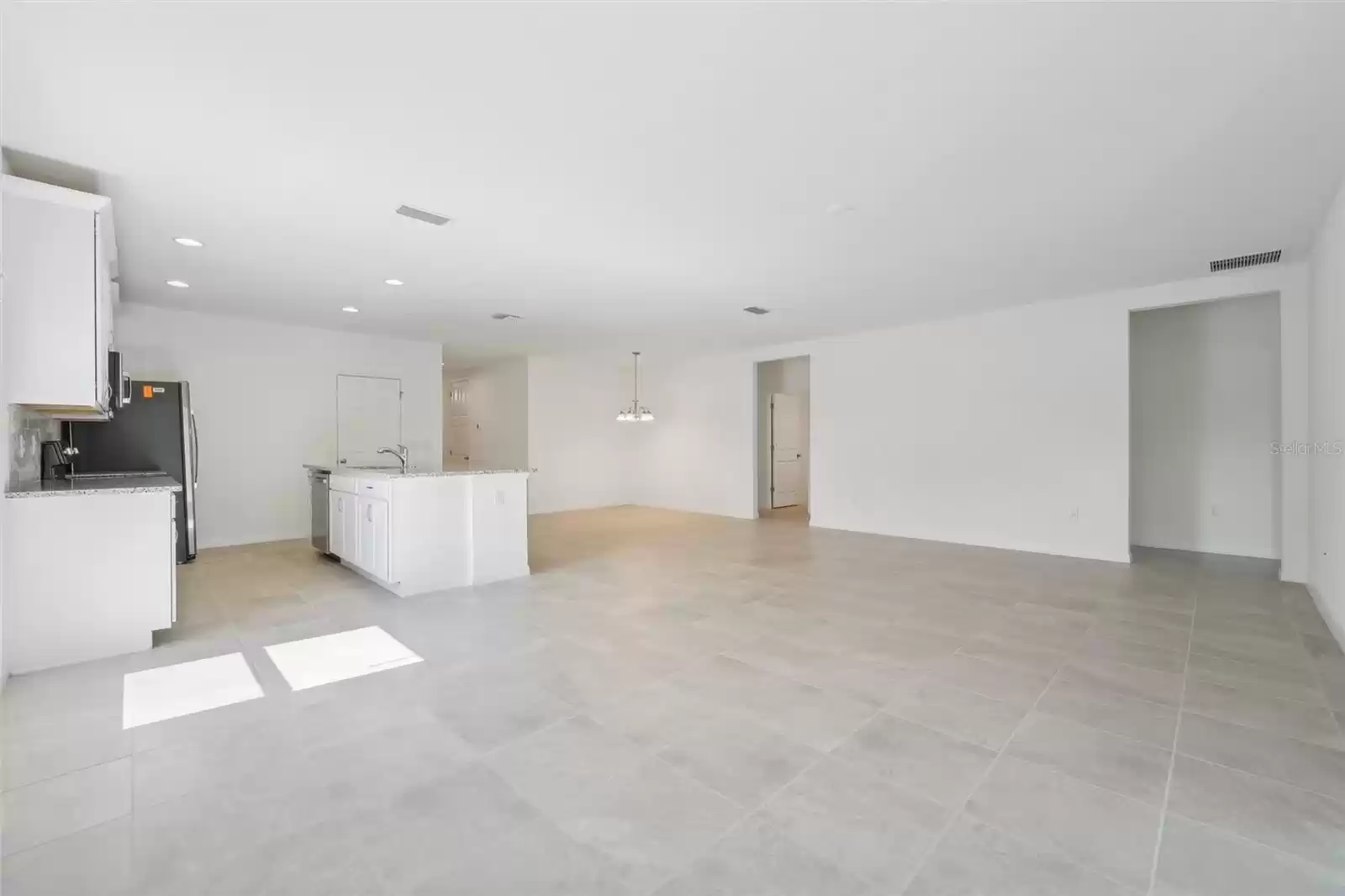 Great Rm / Kitchen / Dining Area